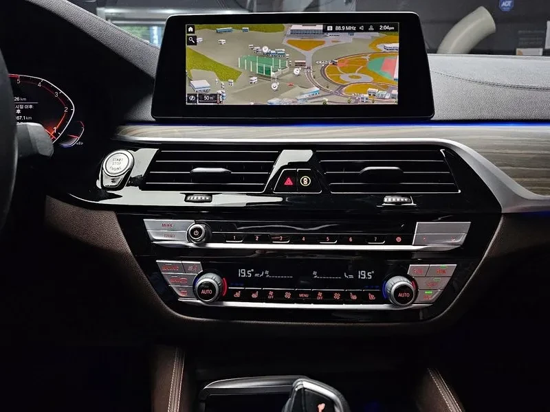 BMW 520 d-Luxury- САМО 30% АВАНС, снимка 14 - Автомобили и джипове - 55740806
