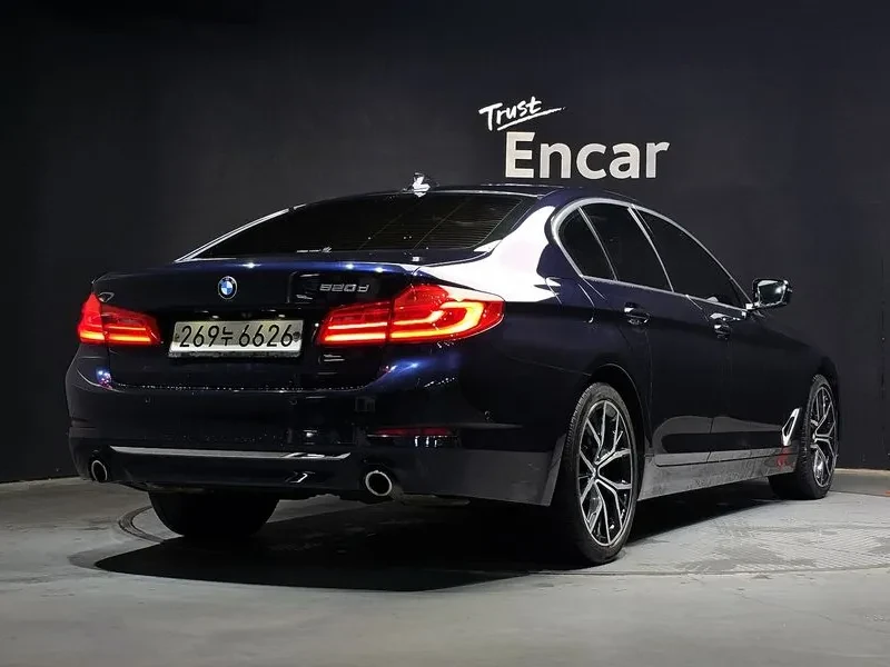 BMW 520 d-Luxury- САМО 30% АВАНС, снимка 2 - Автомобили и джипове - 55740806