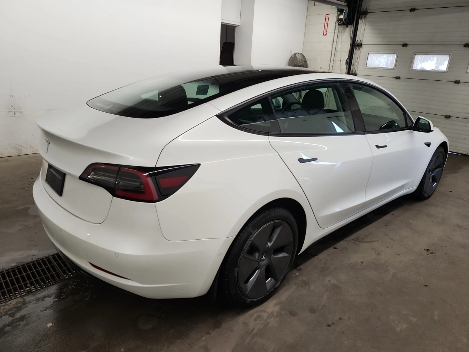 Tesla Model 3 STANDART RANGE PLUS* * CARFAX * *   * *  | Mobile.bg   3