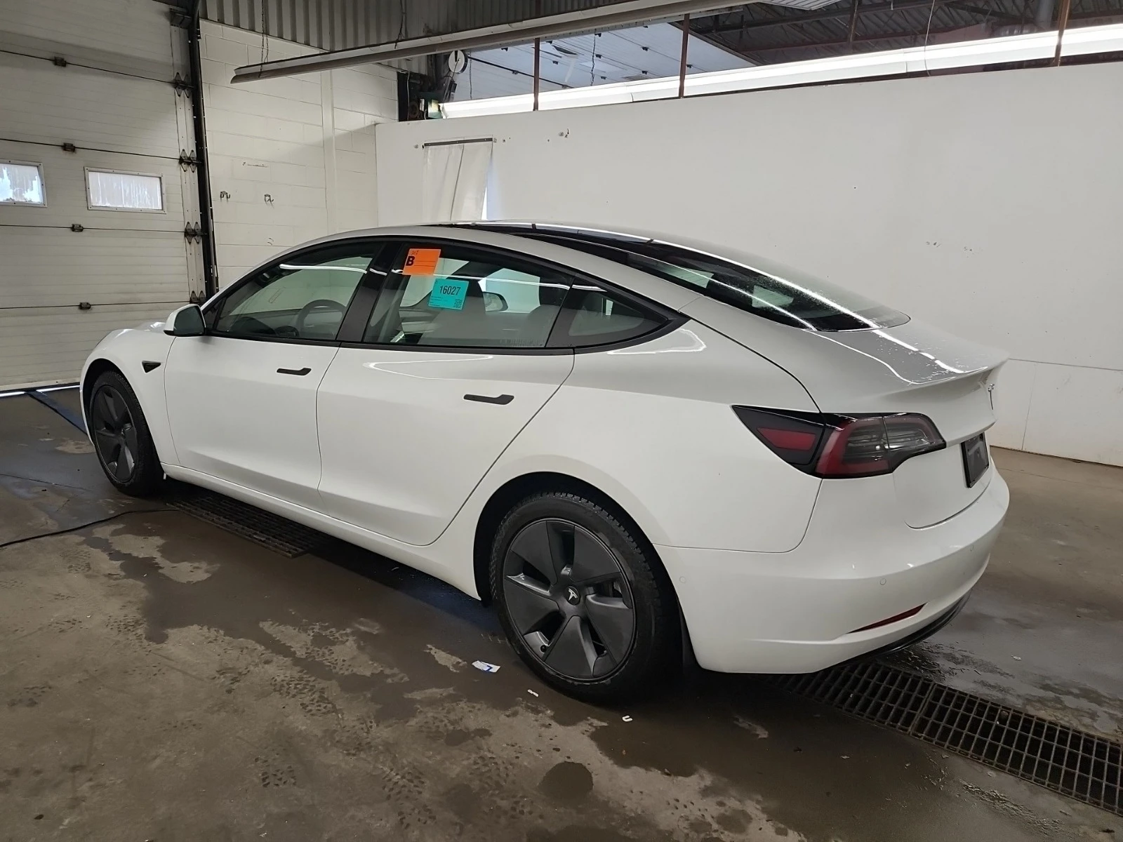 Tesla Model 3 STANDART RANGE PLUS* * CARFAX * *   * *  | Mobile.bg   4
