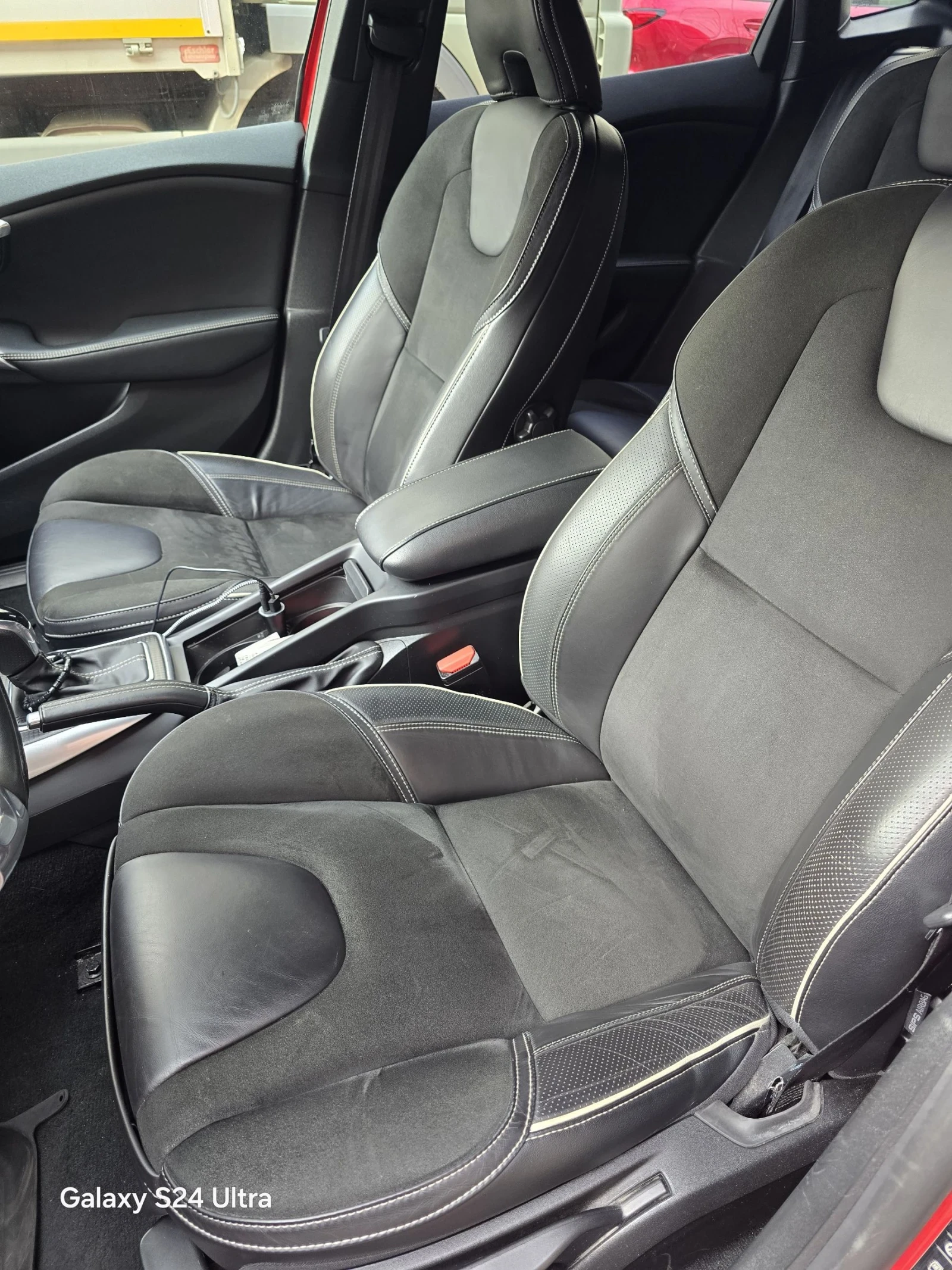 Volvo V40  - изображение 7