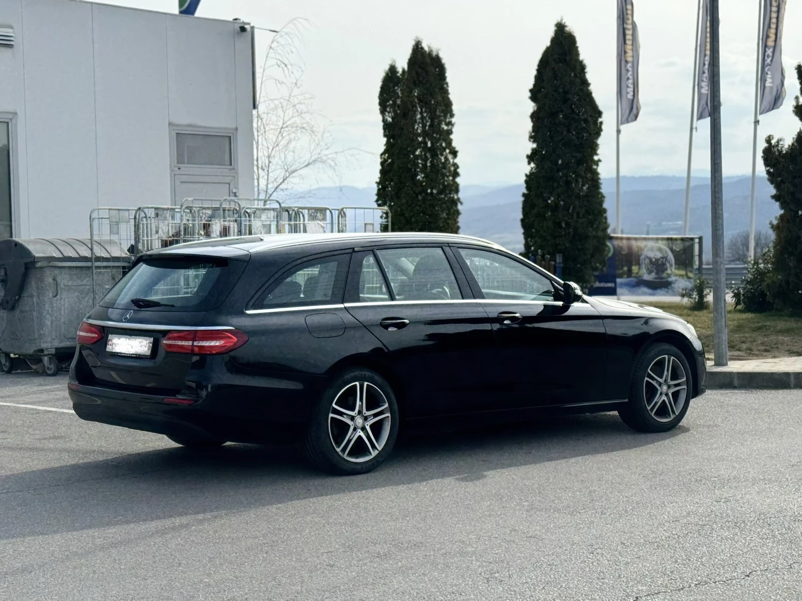 Mercedes-Benz E 200 6+ 1, снимка 2 - Автомобили и джипове - 53725810