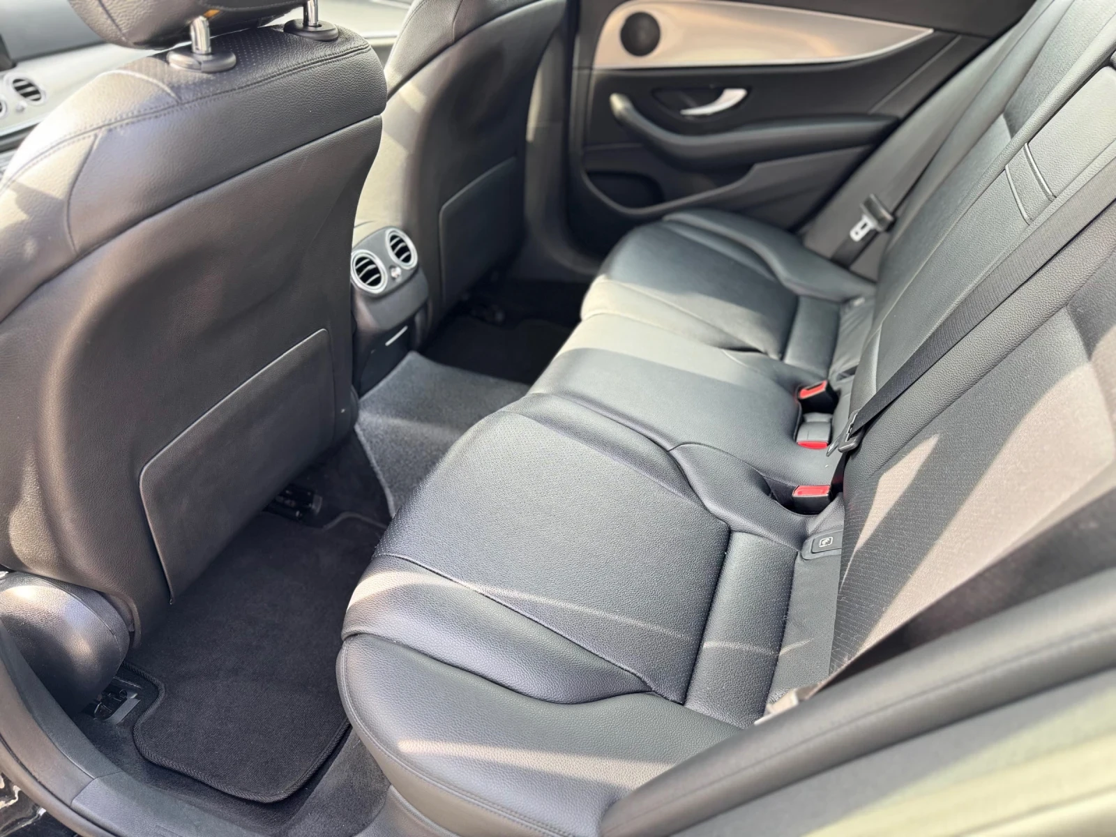 Mercedes-Benz E 200 6+ 1, снимка 12 - Автомобили и джипове - 53725810