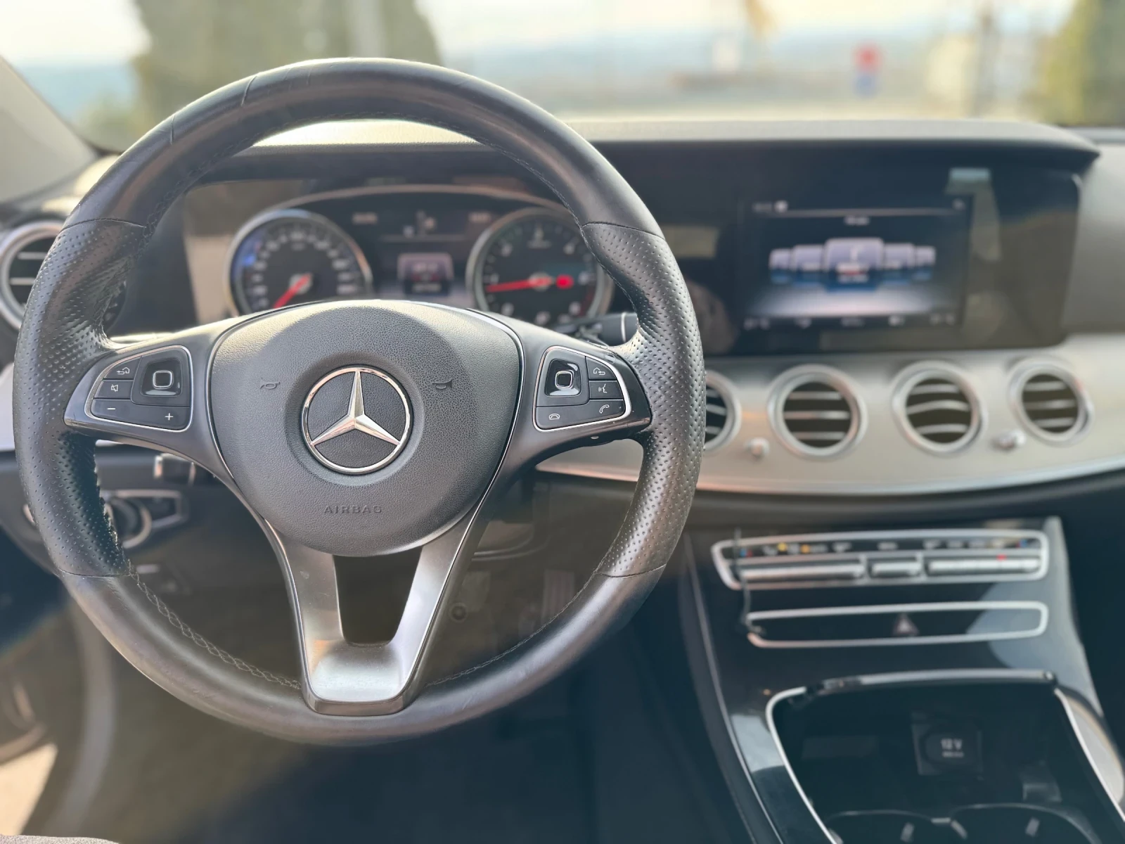 Mercedes-Benz E 200 6+ 1, снимка 9 - Автомобили и джипове - 53725810