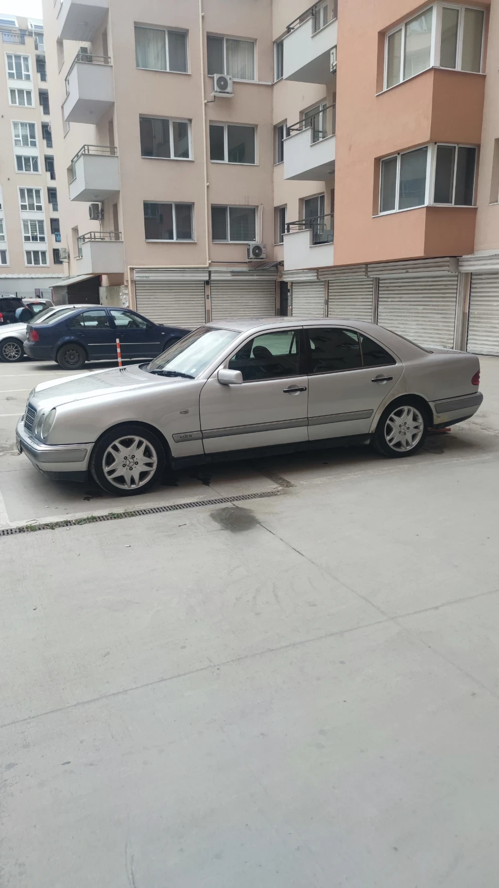 Mercedes-Benz E 250, снимка 7 - Автомобили и джипове - 54220947