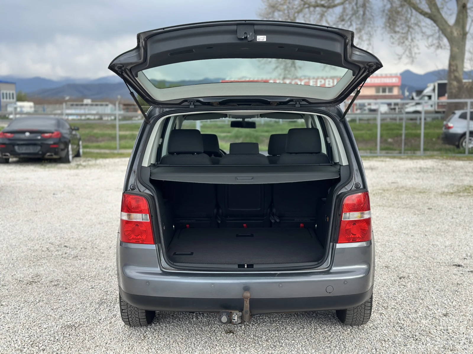 VW Touran 1.6 | 102 к.с., снимка 11 - Автомобили и джипове - 54357936