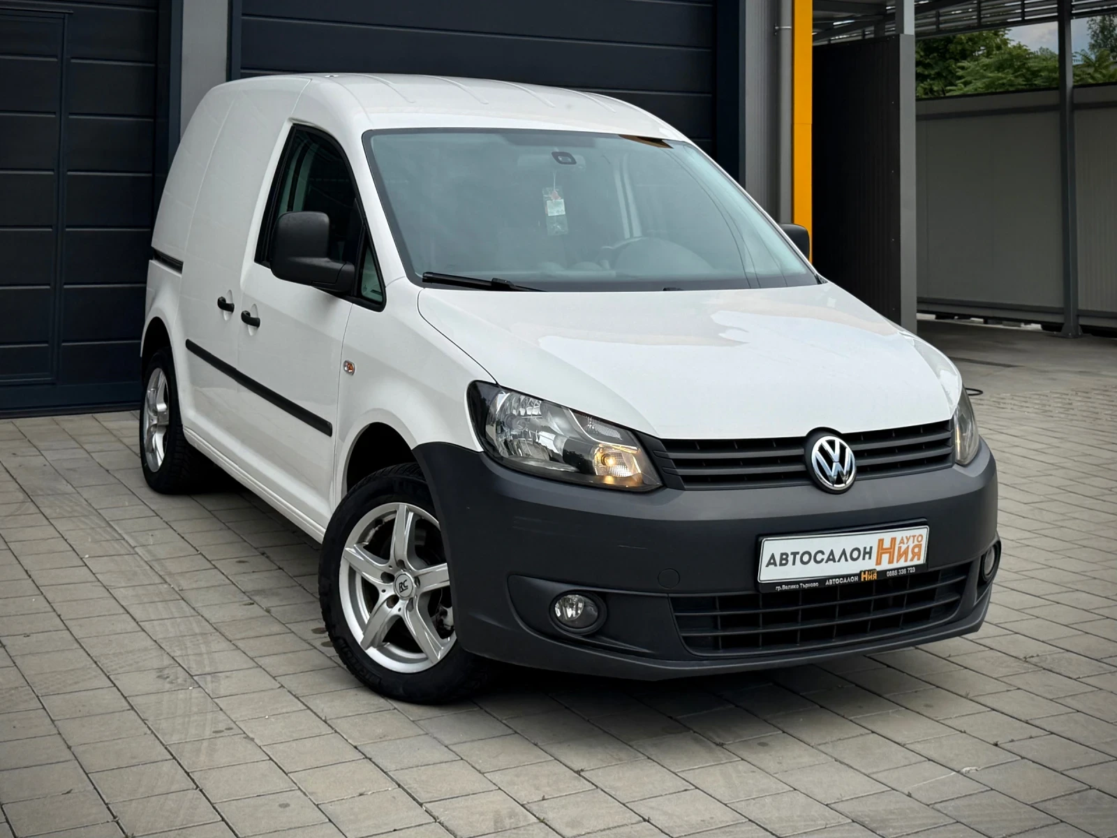 VW Caddy 2.0TDI * NAVI* Climatronic* ОБСЛУЖЕНО* , снимка 3 - Автомобили и джипове - 54870402