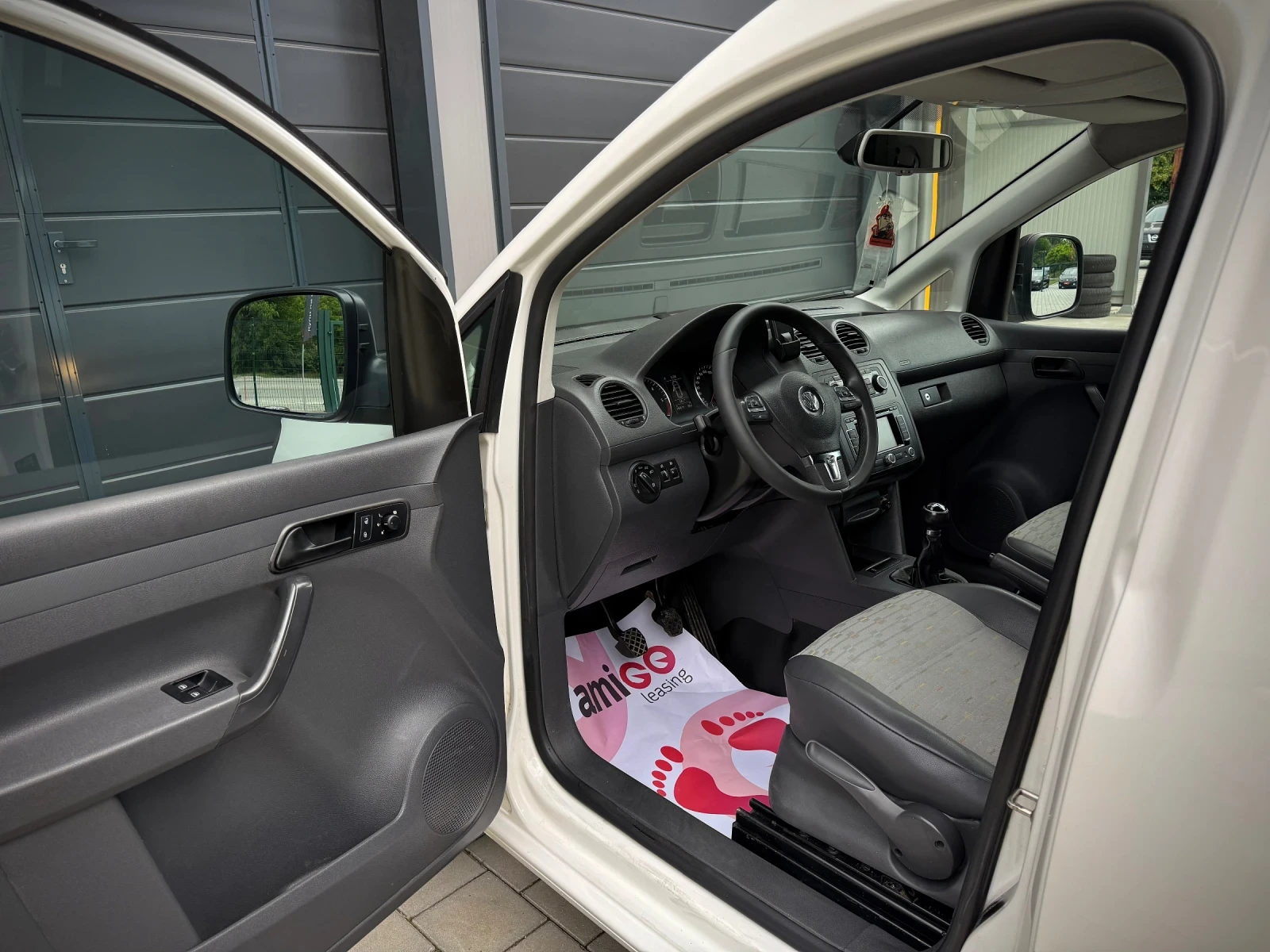 VW Caddy 2.0TDI * NAVI* Climatronic* ОБСЛУЖЕНО* , снимка 7 - Автомобили и джипове - 54870402
