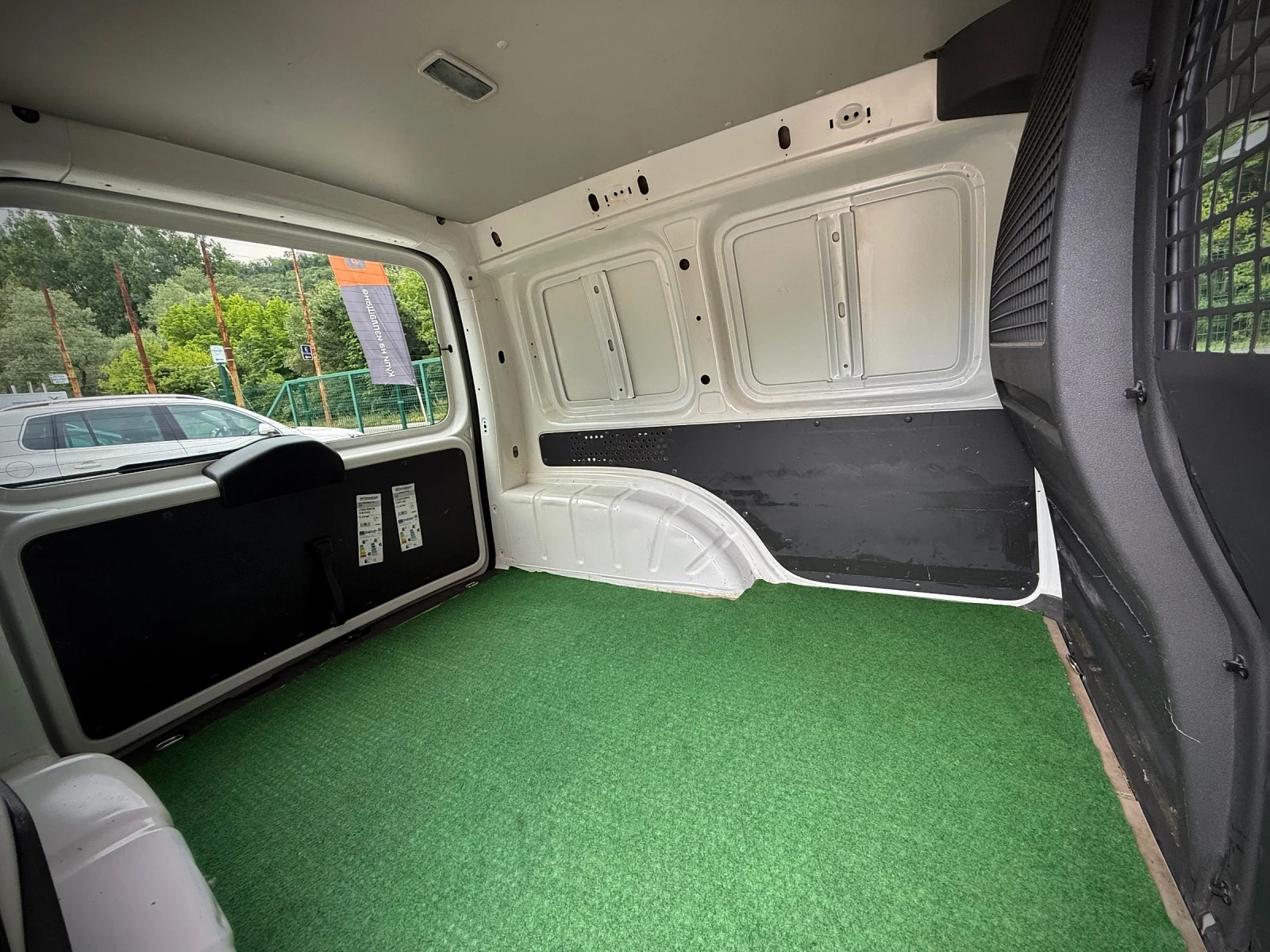 VW Caddy 2.0TDI * NAVI* Climatronic* ОБСЛУЖЕНО* , снимка 9 - Автомобили и джипове - 54870402