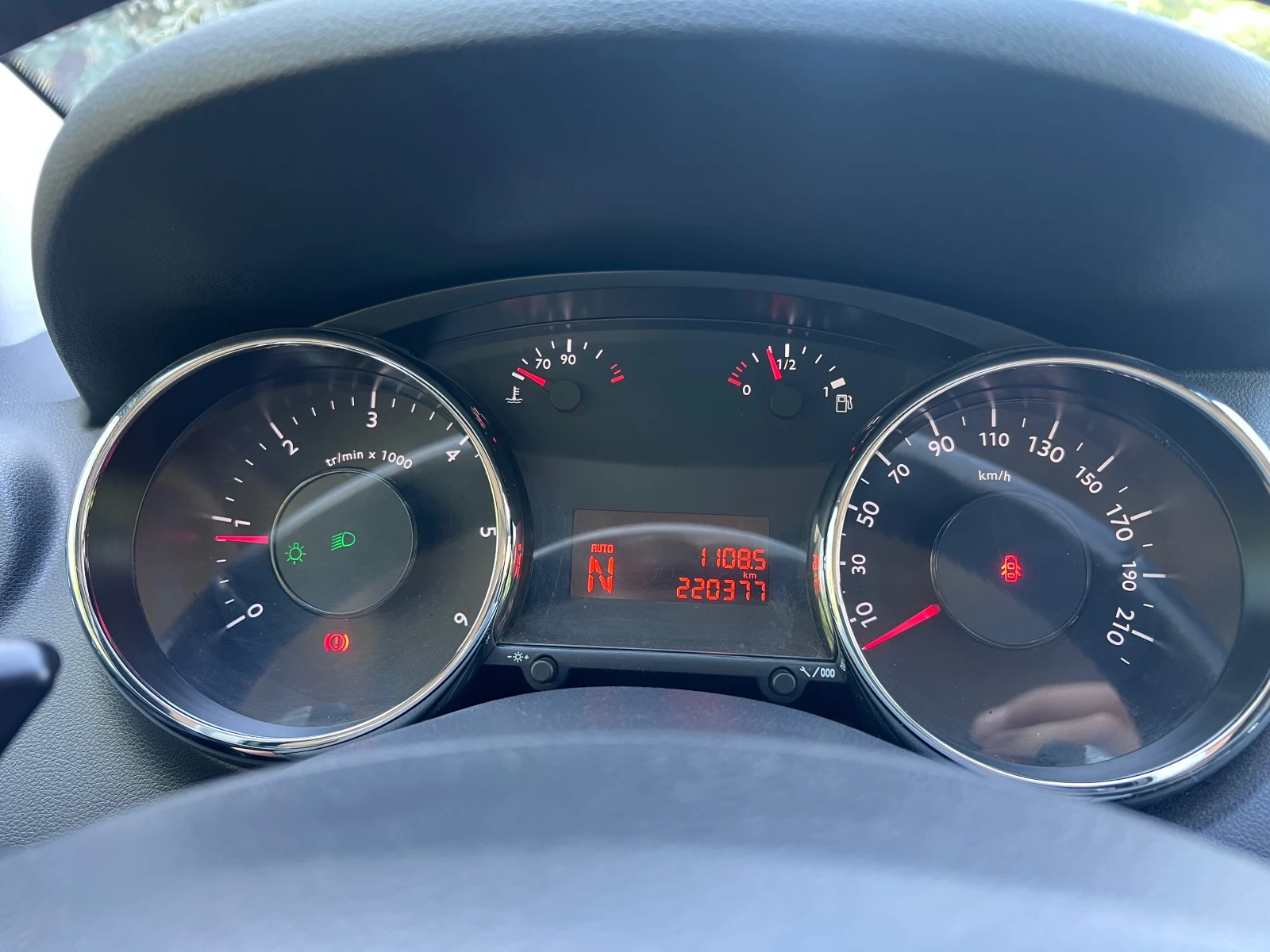Peugeot 3008 1.6 HDI, снимка 8 - Автомобили и джипове - 55453886