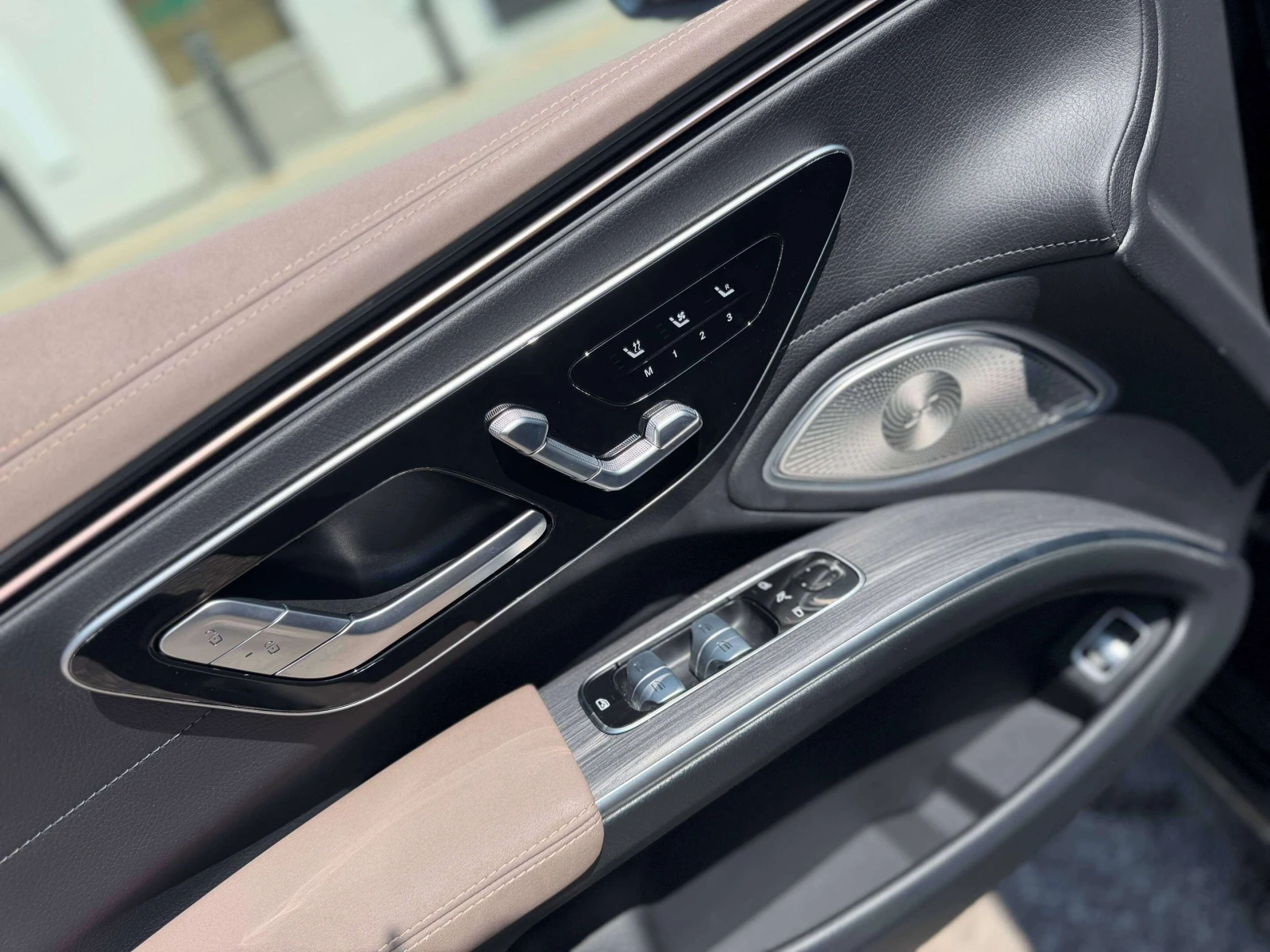 Mercedes-Benz EQS  580! EDITION 1! HIGHLY OPTIONED! * CARFAX * a, снимка 9 - Автомобили и джипове - 56066295