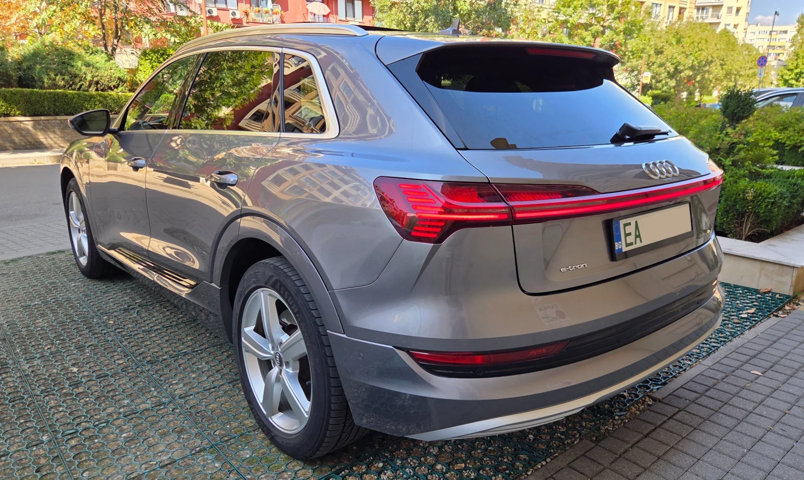 Audi E-Tron 55 Quattro, снимка 4 - Автомобили и джипове - 56152639