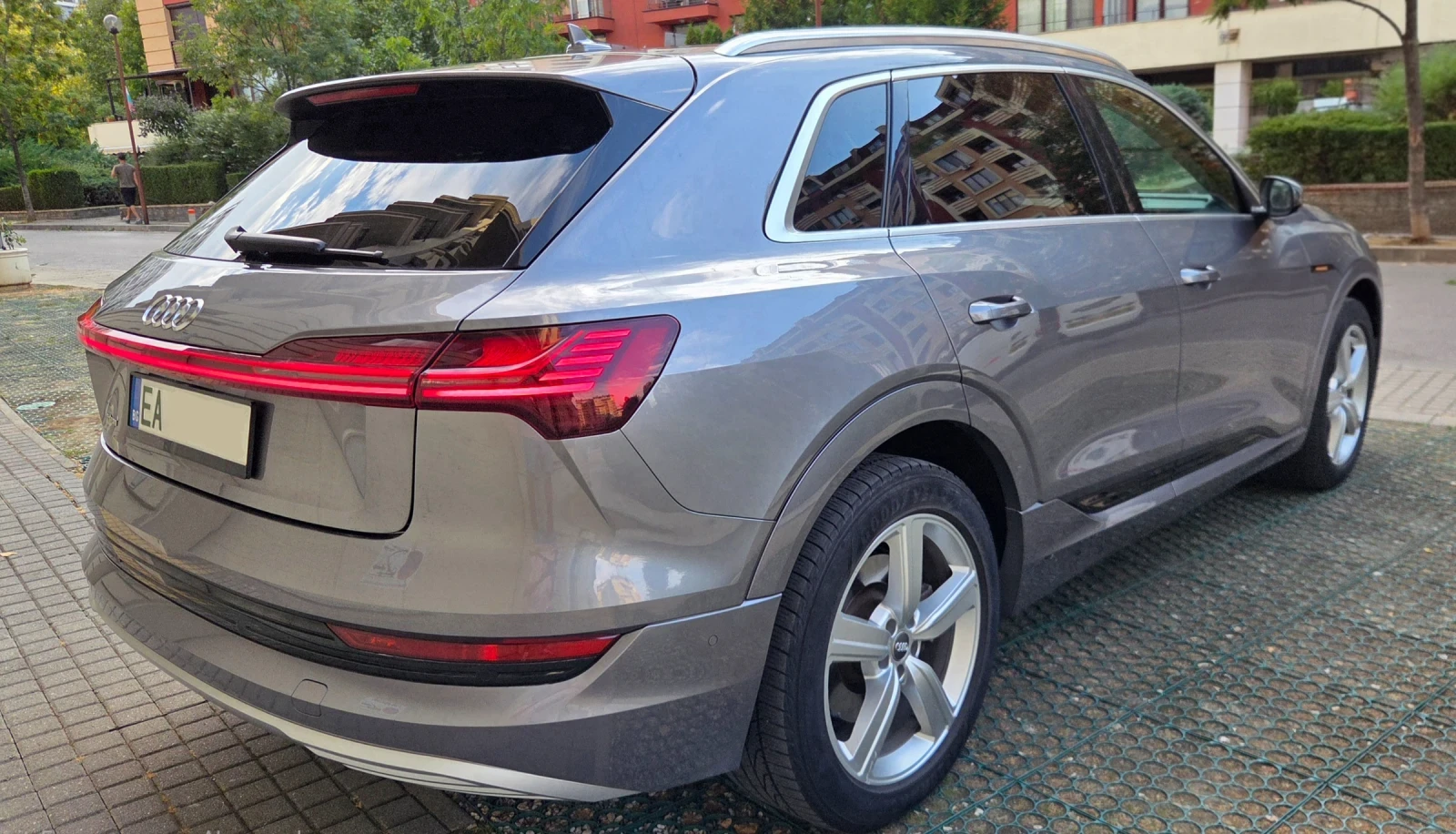 Audi E-Tron 55 Quattro, снимка 5 - Автомобили и джипове - 56152639