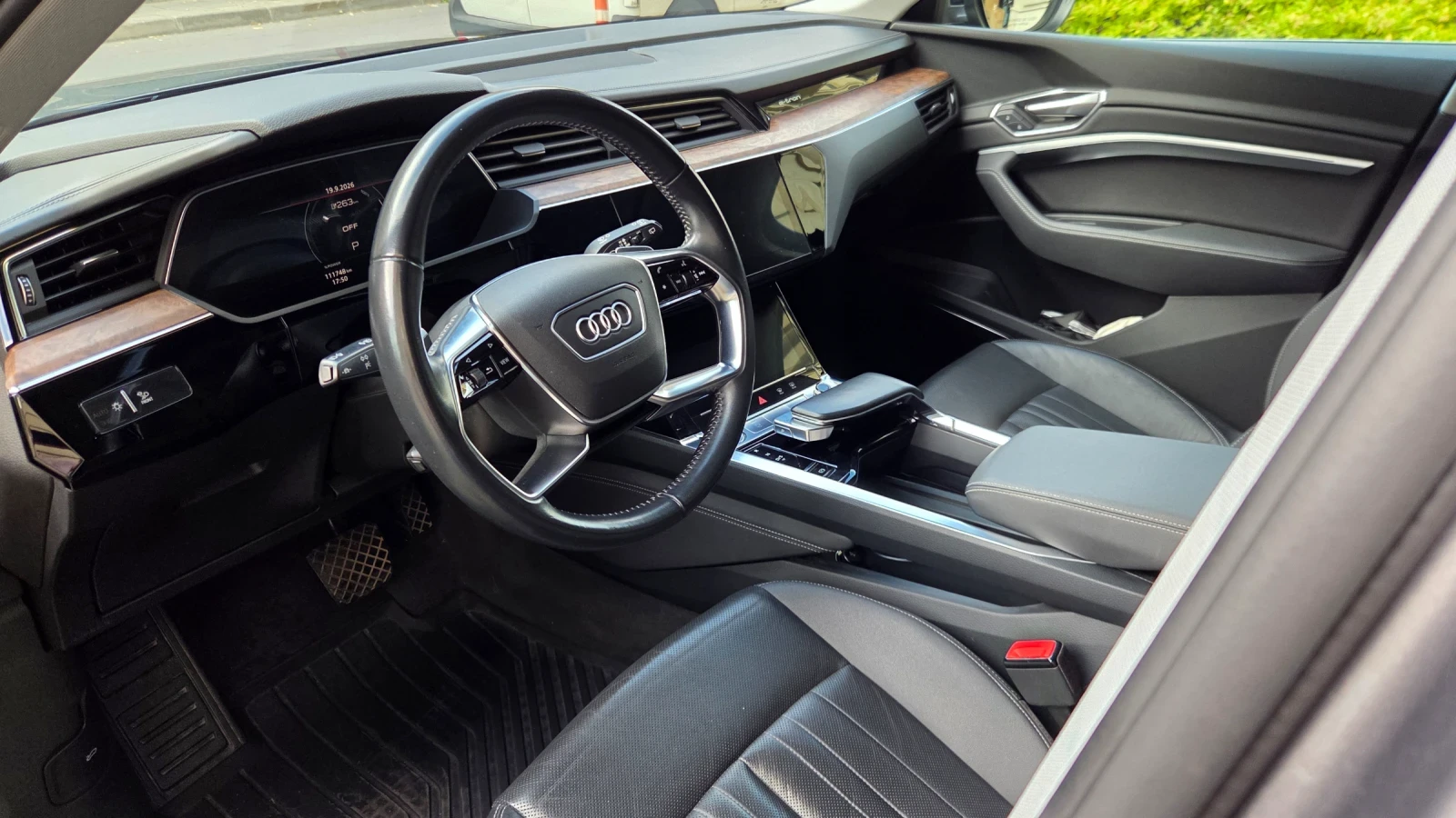 Audi E-Tron 55 Quattro, снимка 9 - Автомобили и джипове - 56152639