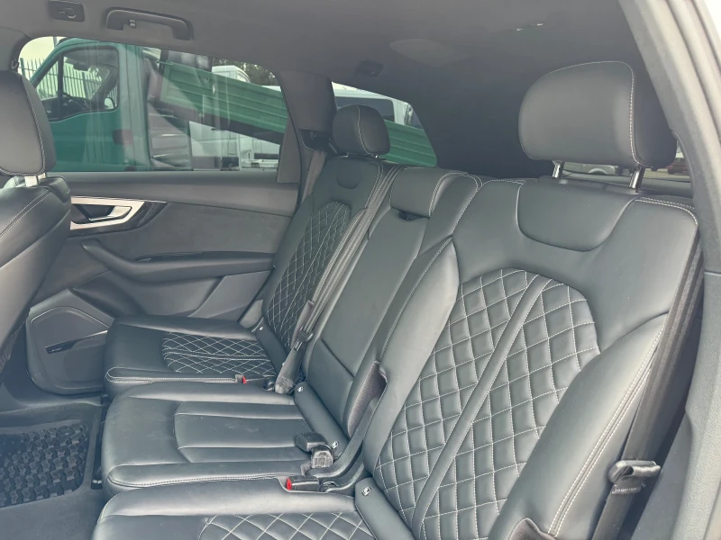 Audi SQ7 4.0 V8T* MATRIX* Black Line* Carbon* HeadUP* BOSE, снимка 13 - Автомобили и джипове - 46810270