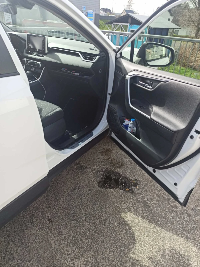 Toyota Rav4 2.5/hibrid, снимка 12 - Автомобили и джипове - 52352621