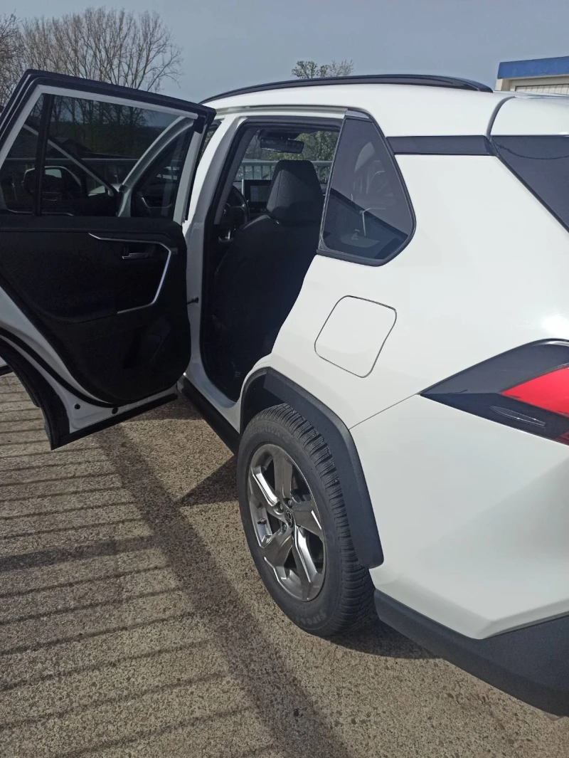 Toyota Rav4 2.5/hibrid, снимка 14 - Автомобили и джипове - 52352621