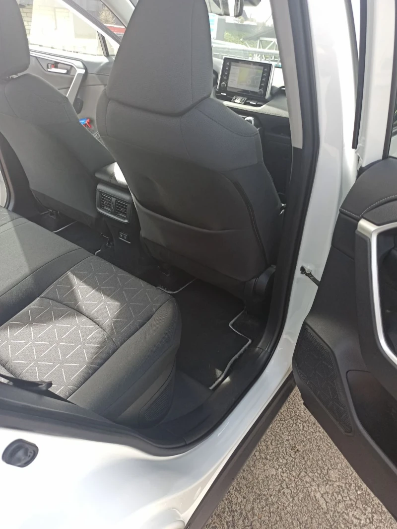 Toyota Rav4 2.5/hibrid, снимка 13 - Автомобили и джипове - 52352621
