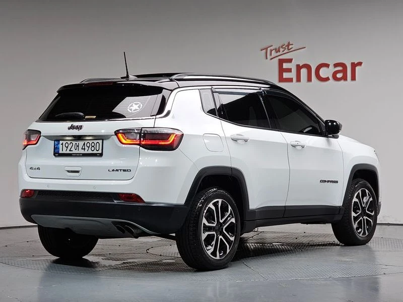 Jeep Compass * 2.4 LIMITED* БЕЗИНЦИДЕНТИ* ЦЕНАДОБГ!, снимка 2 - Автомобили и джипове - 55925392