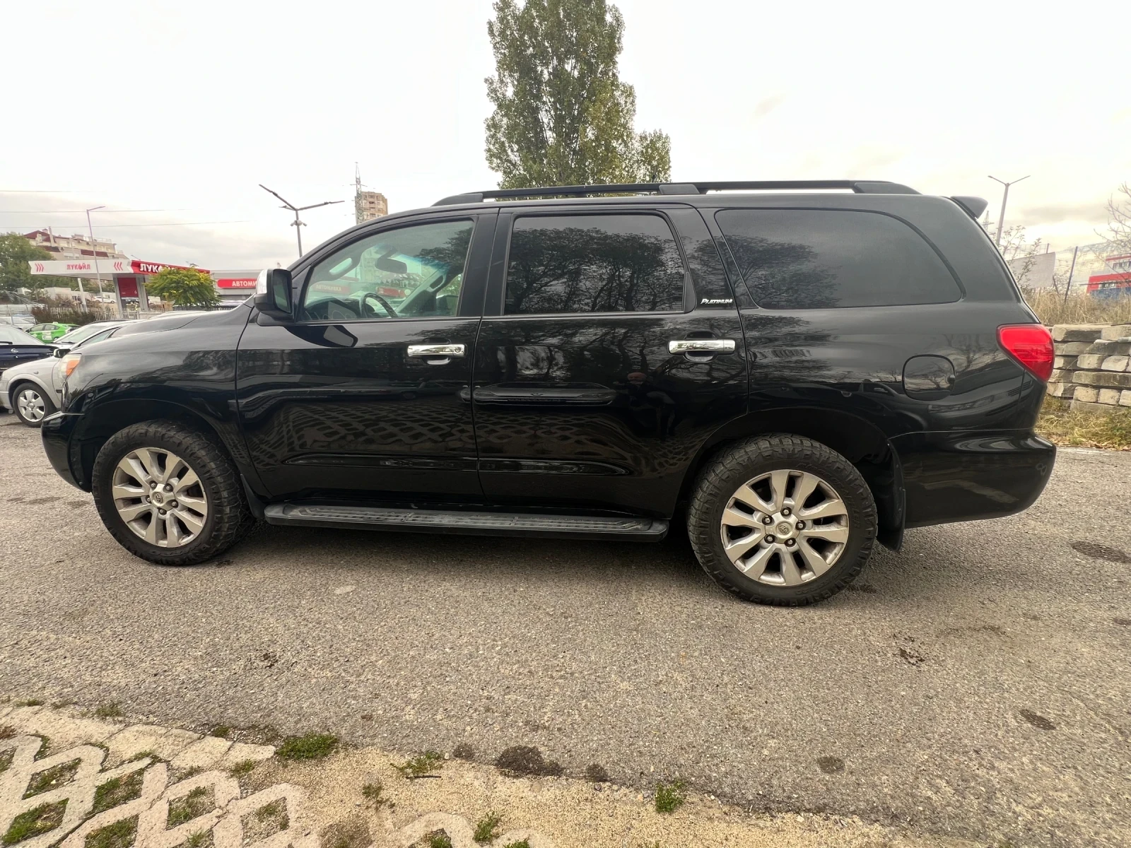 Toyota Sequoia 5.7 | 4x4 | V8 |   | Platinum | Mobile.bg   7