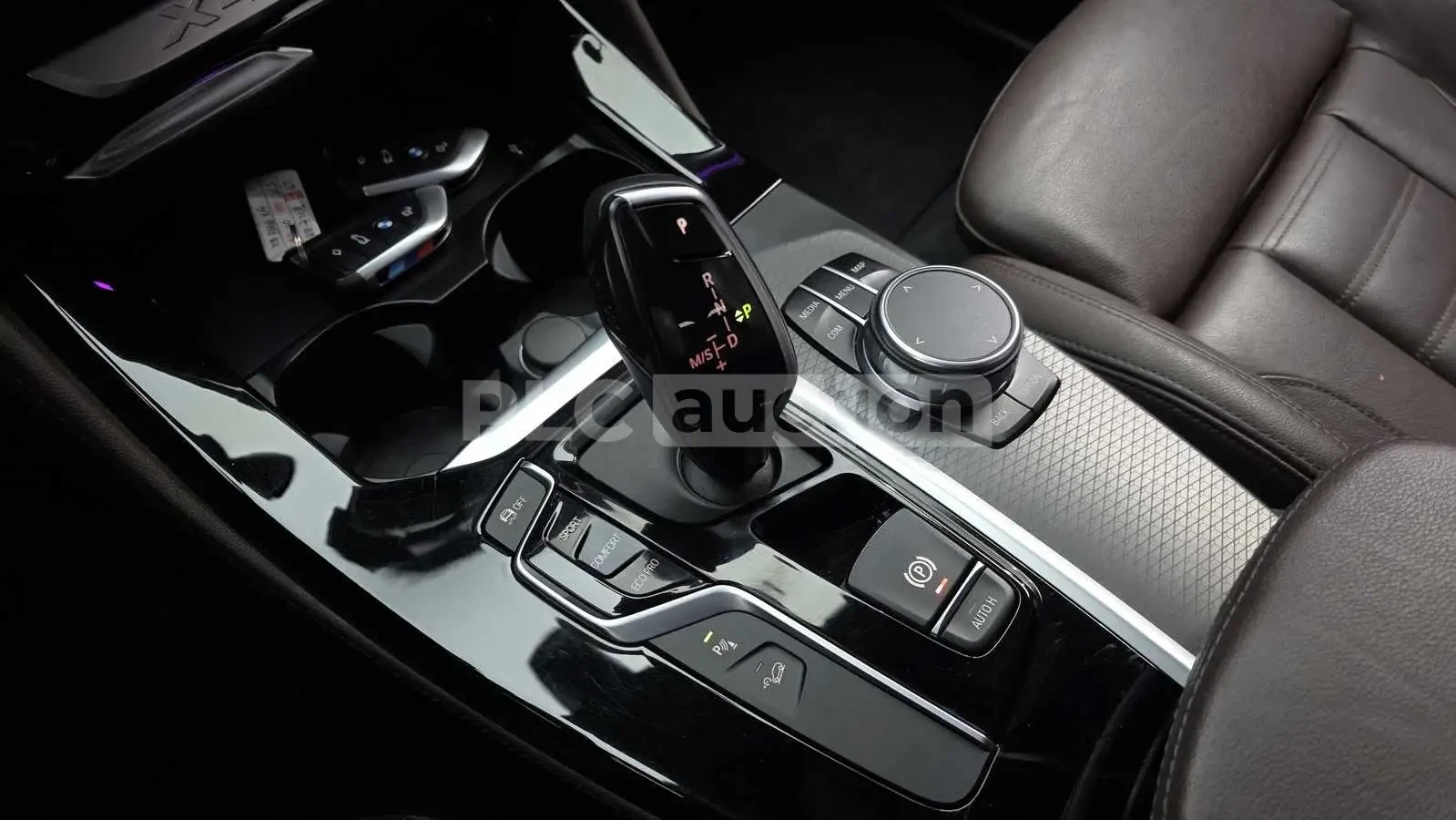 BMW X4 * DISTRONIC * HEAD-UP DISPLAY * ПАНОРАМА, снимка 9 - Автомобили и джипове - 54259792