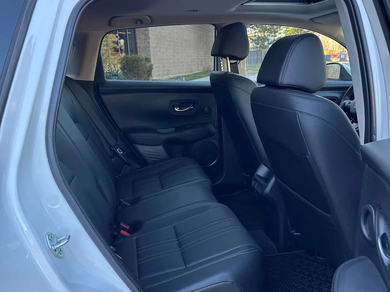 Honda Hr-v * EX L Navi * CARFAX * ЦЕНА ДО БГ, снимка 16 - Автомобили и джипове - 55274239