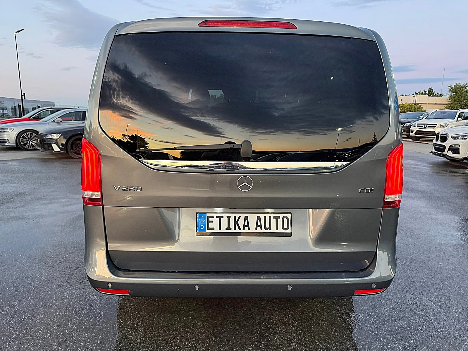 Mercedes-Benz V 220 AMG OPTIK-AVANTGARD-LED-BIXENON-KAMERA-PODGREV-FUL, снимка 6 - Бусове и автобуси - 54725271
