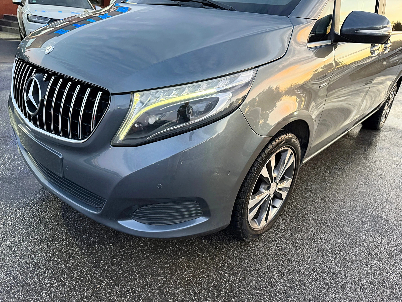 Mercedes-Benz V 220 AMG OPTIK-AVANTGARD-LED-BIXENON-KAMERA-PODGREV-FUL, снимка 4 - Бусове и автобуси - 54725271