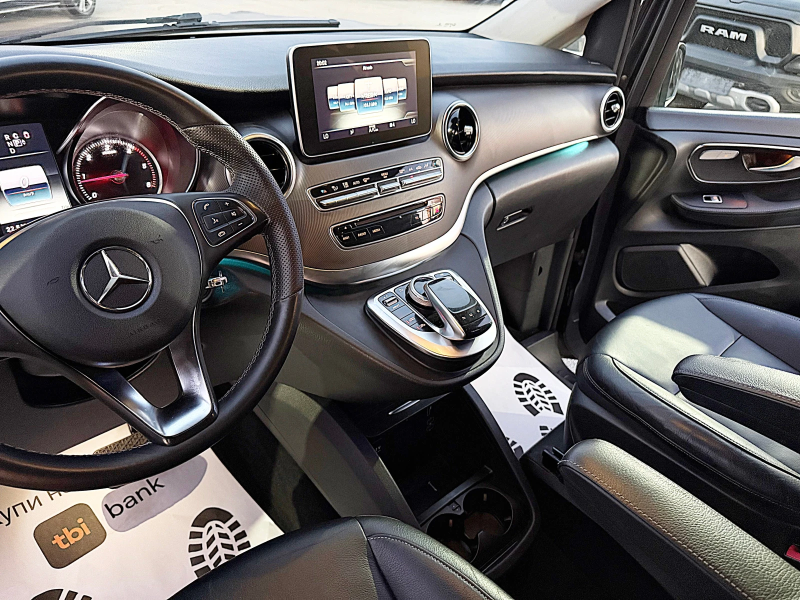 Mercedes-Benz V 220 AMG OPTIK-AVANTGARD-LED-BIXENON-KAMERA-PODGREV-FUL, снимка 11 - Бусове и автобуси - 54725271