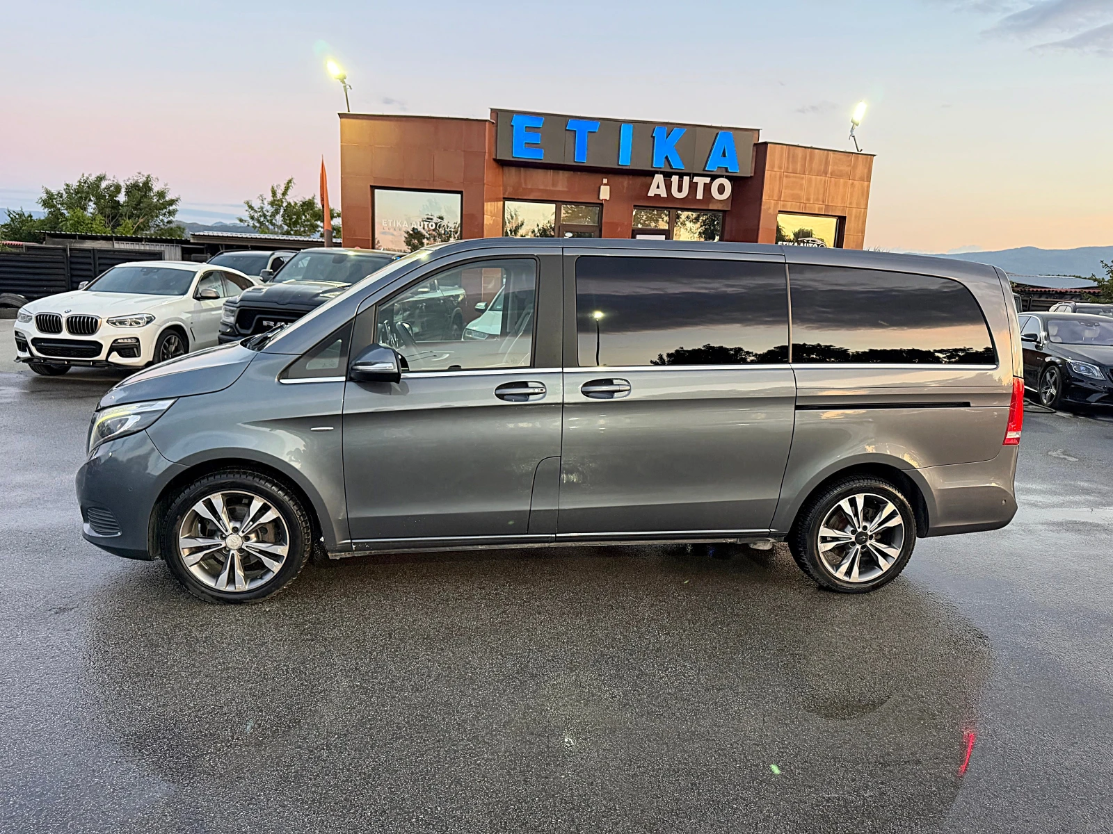Mercedes-Benz V 220 AMG OPTIK-AVANTGARD-LED-BIXENON-KAMERA-PODGREV-FUL, снимка 5 - Бусове и автобуси - 54725271