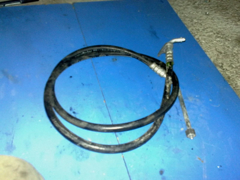 Климатичен маркуч за Мерцедес Е220 01г.