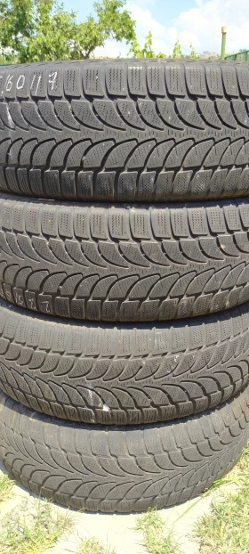 Гуми Зимни 225/60R17, снимка 1 - Гуми и джанти - 41591252