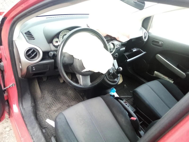 Mazda 2, снимка 6 - Автомобили и джипове - 23532852