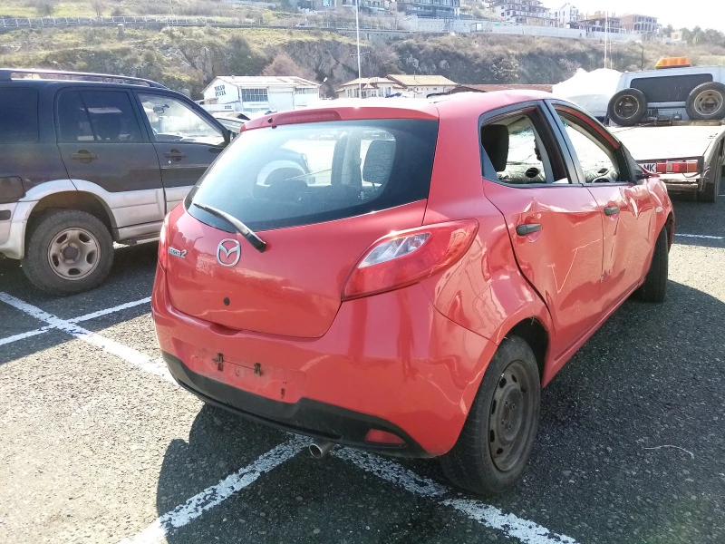 Mazda 2, снимка 15 - Автомобили и джипове - 23532852