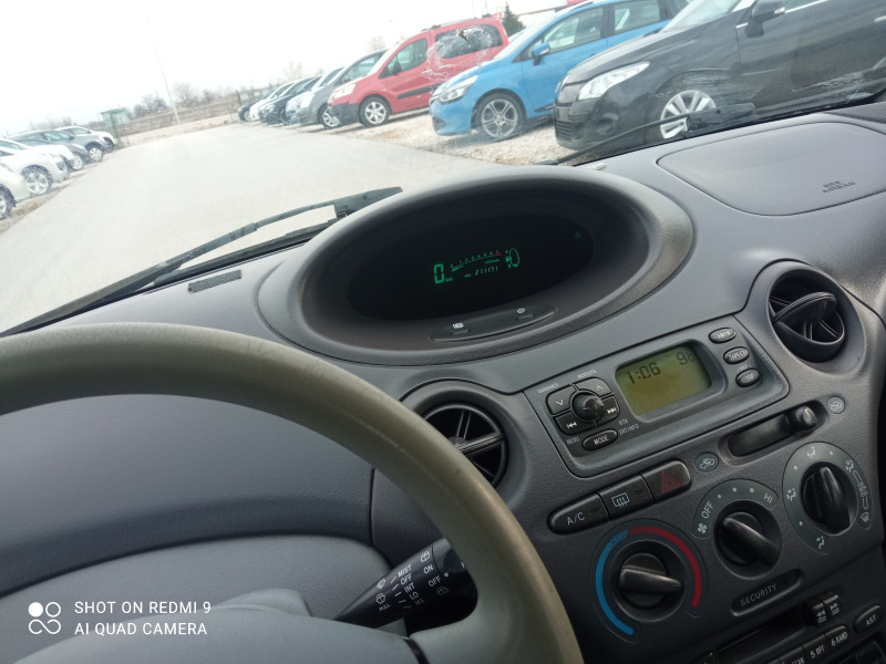Toyota Yaris Бензин полуавтомат , снимка 10 - Автомобили и джипове - 43682335