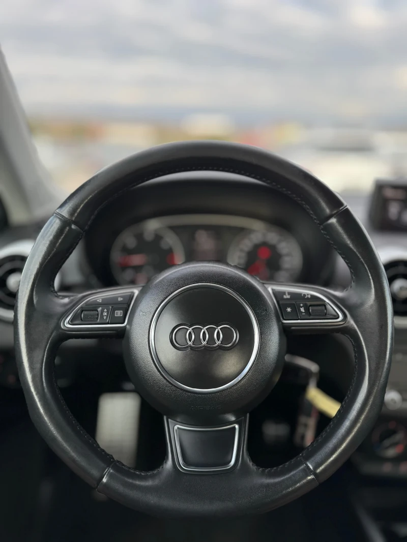 Audi A1 1.6TDI S-line NAVI, снимка 10 - Автомобили и джипове - 47778323