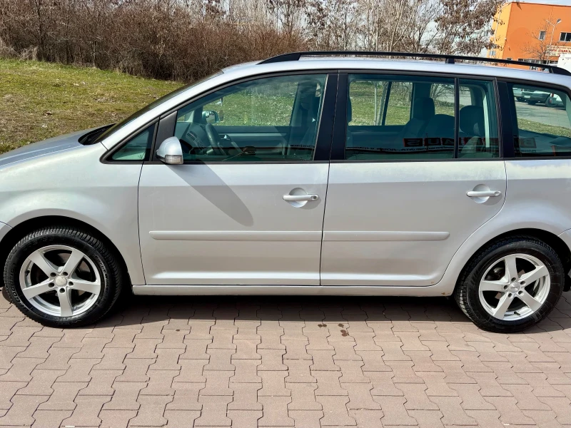 VW Touran, снимка 3 - Автомобили и джипове - 49449557