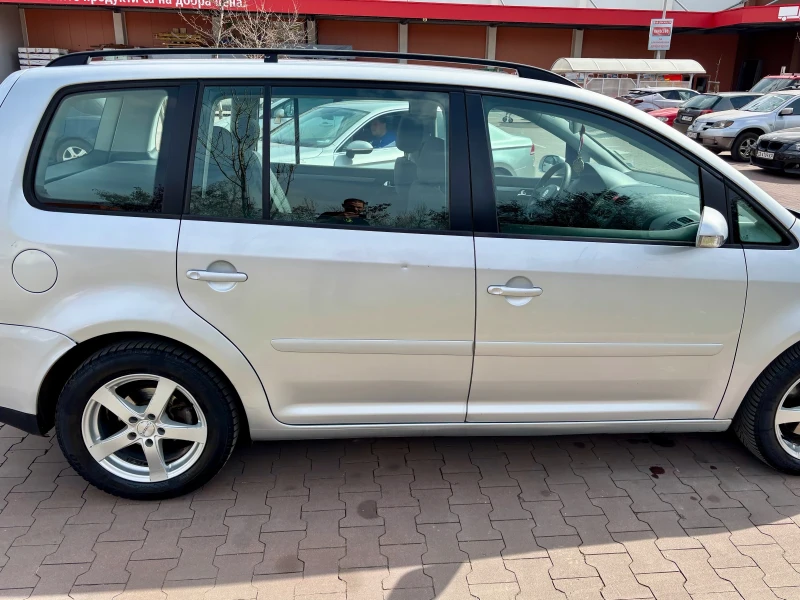 VW Touran, снимка 6 - Автомобили и джипове - 49449557