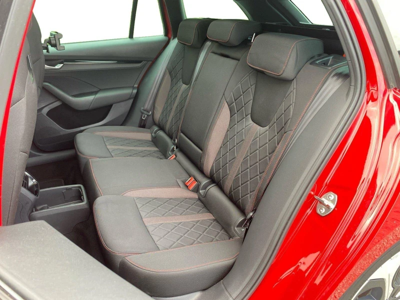 Skoda Octavia 2.0TSI* RS* DISTR* CAM* PANO* LED* CARPLAY* , снимка 10 - Автомобили и джипове - 52490771