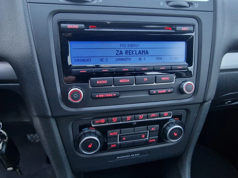 VW Golf 6 2.0тди, снимка 17 - Автомобили и джипове - 53100067