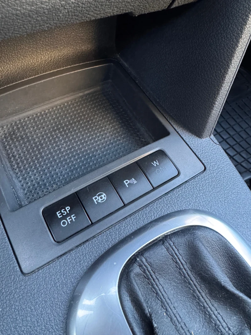 VW Touran 2.0TDi DSG HIGHLINE  , снимка 14 - Автомобили и джипове - 53524154