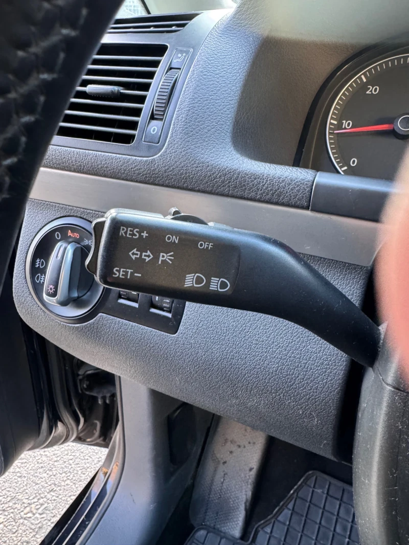 VW Touran 2.0TDi DSG HIGHLINE  , снимка 16 - Автомобили и джипове - 53524154