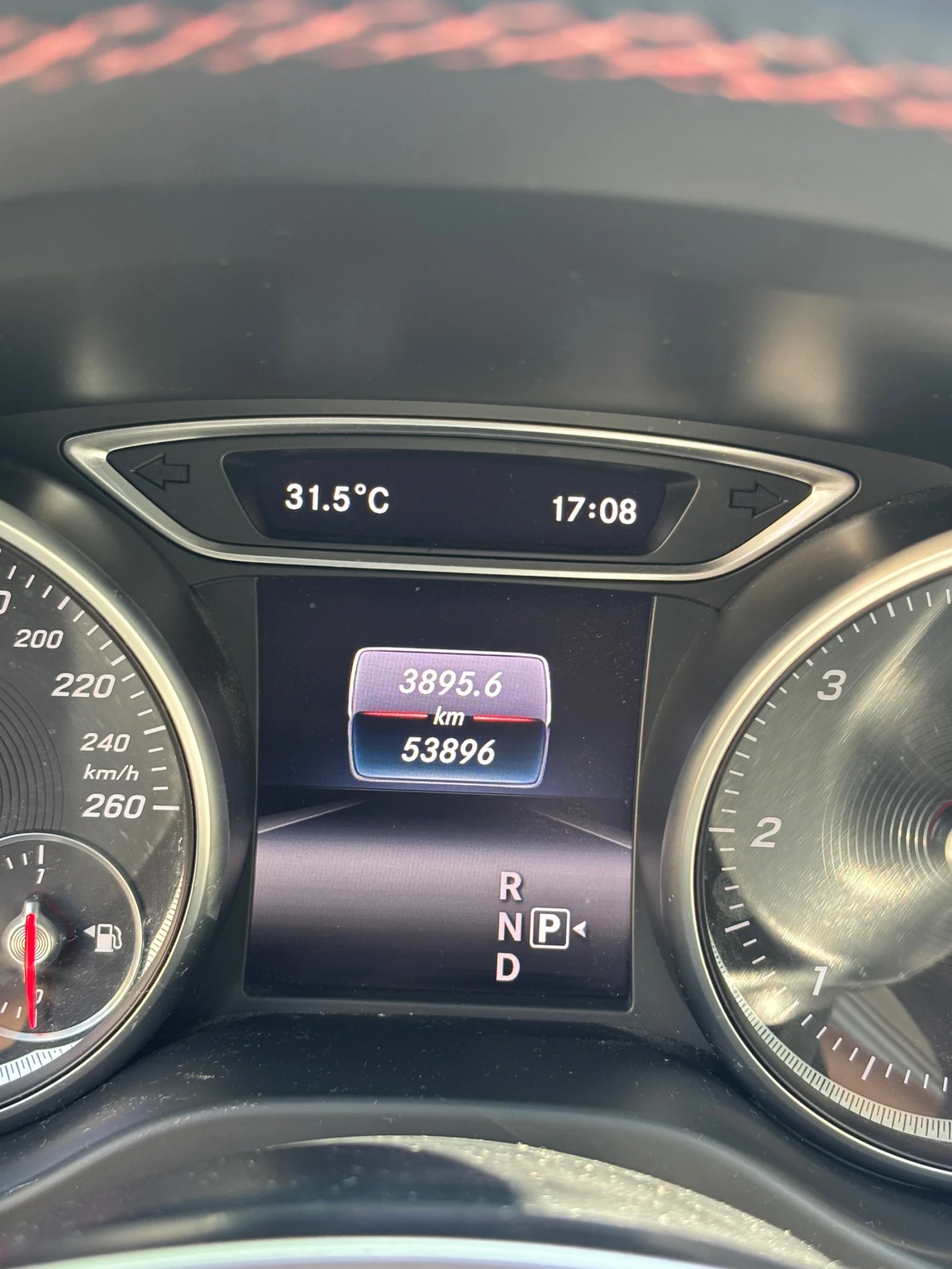 Mercedes-Benz CLA 180  - изображение 8