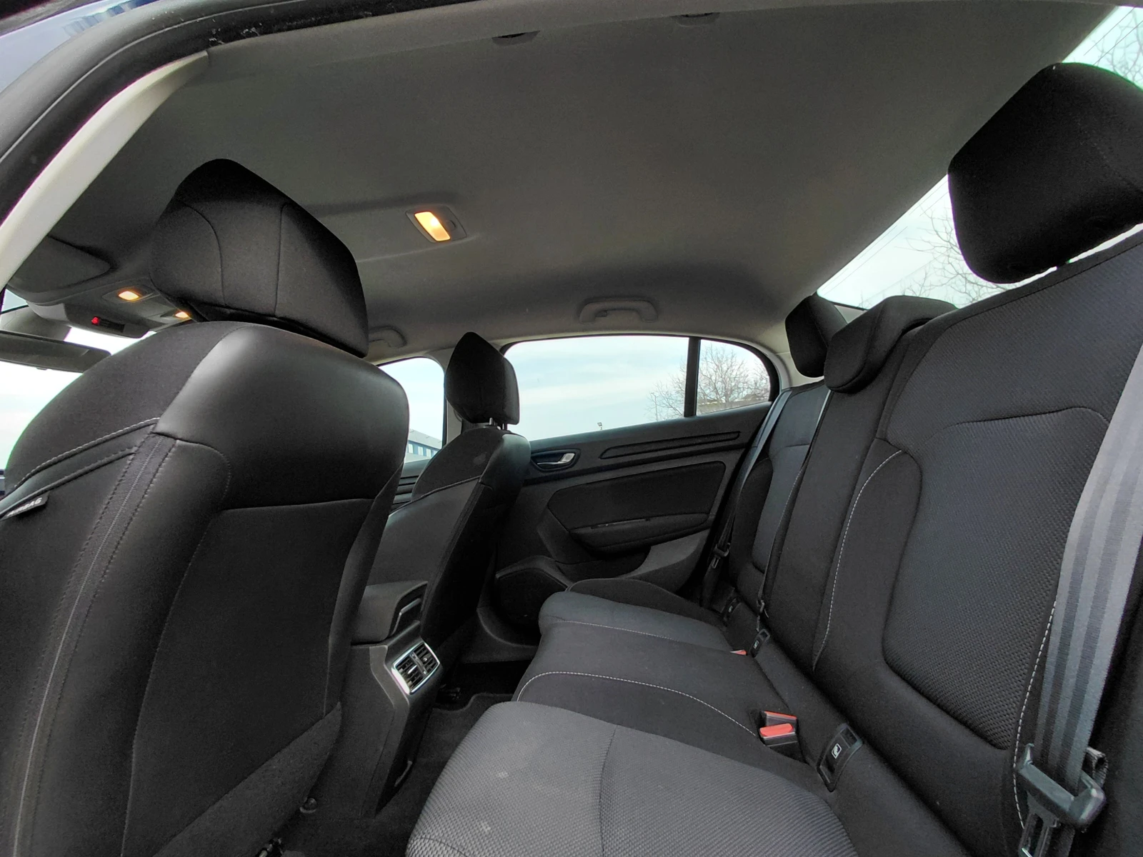 Renault Megane 1.3TCe/140к.с/Life, снимка 16 - Автомобили и джипове - 53720469