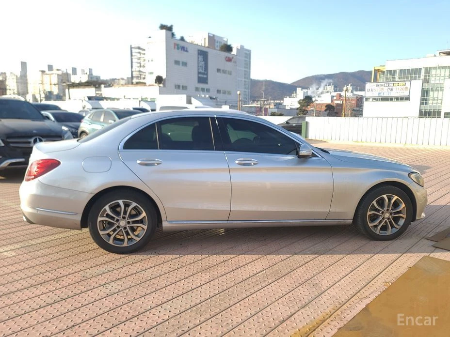 Mercedes-Benz C 220, снимка 3 - Автомобили и джипове - 53803453