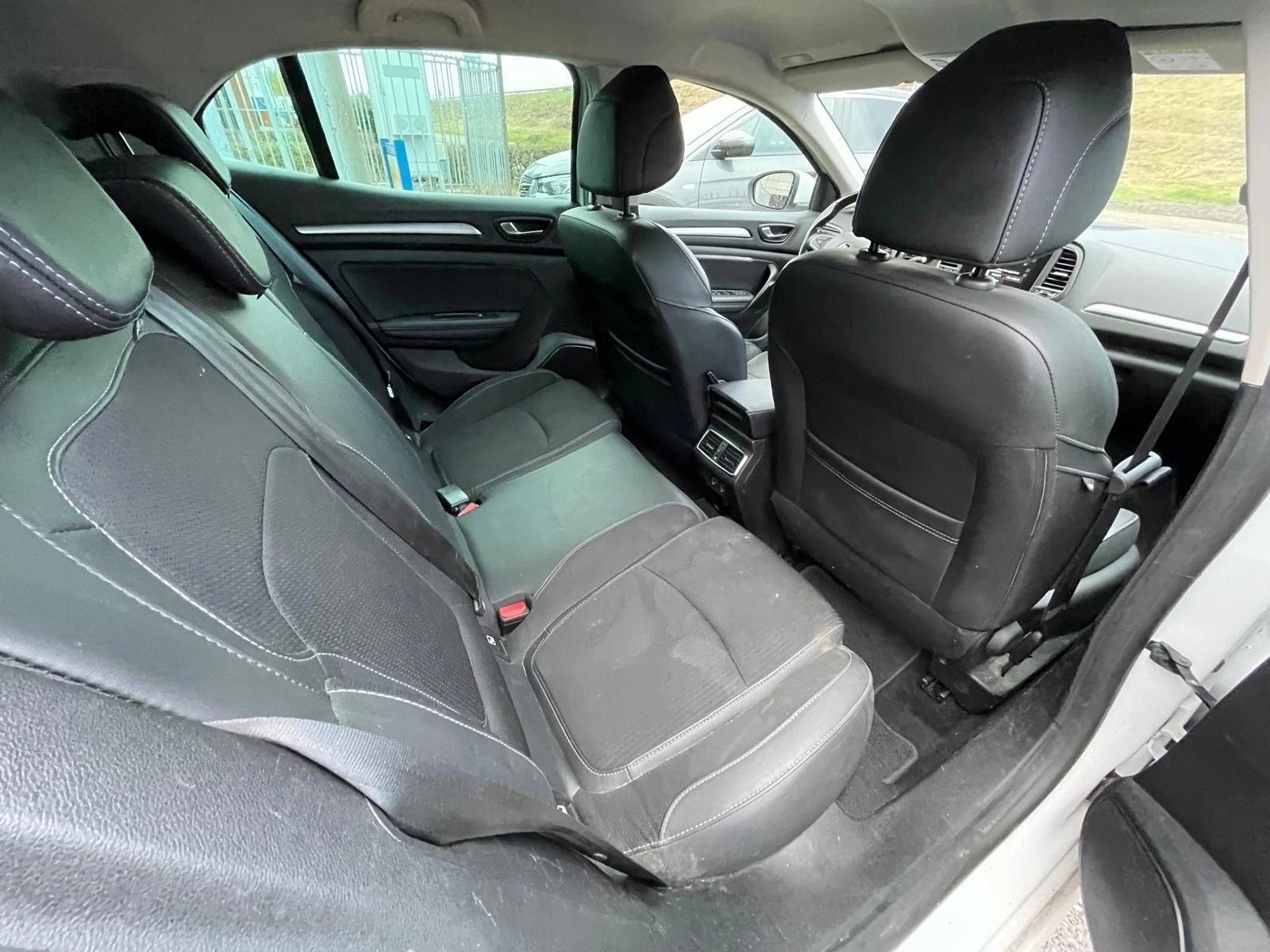 Renault Megane 1.3 TCe Intens , снимка 9 - Автомобили и джипове - 54205285