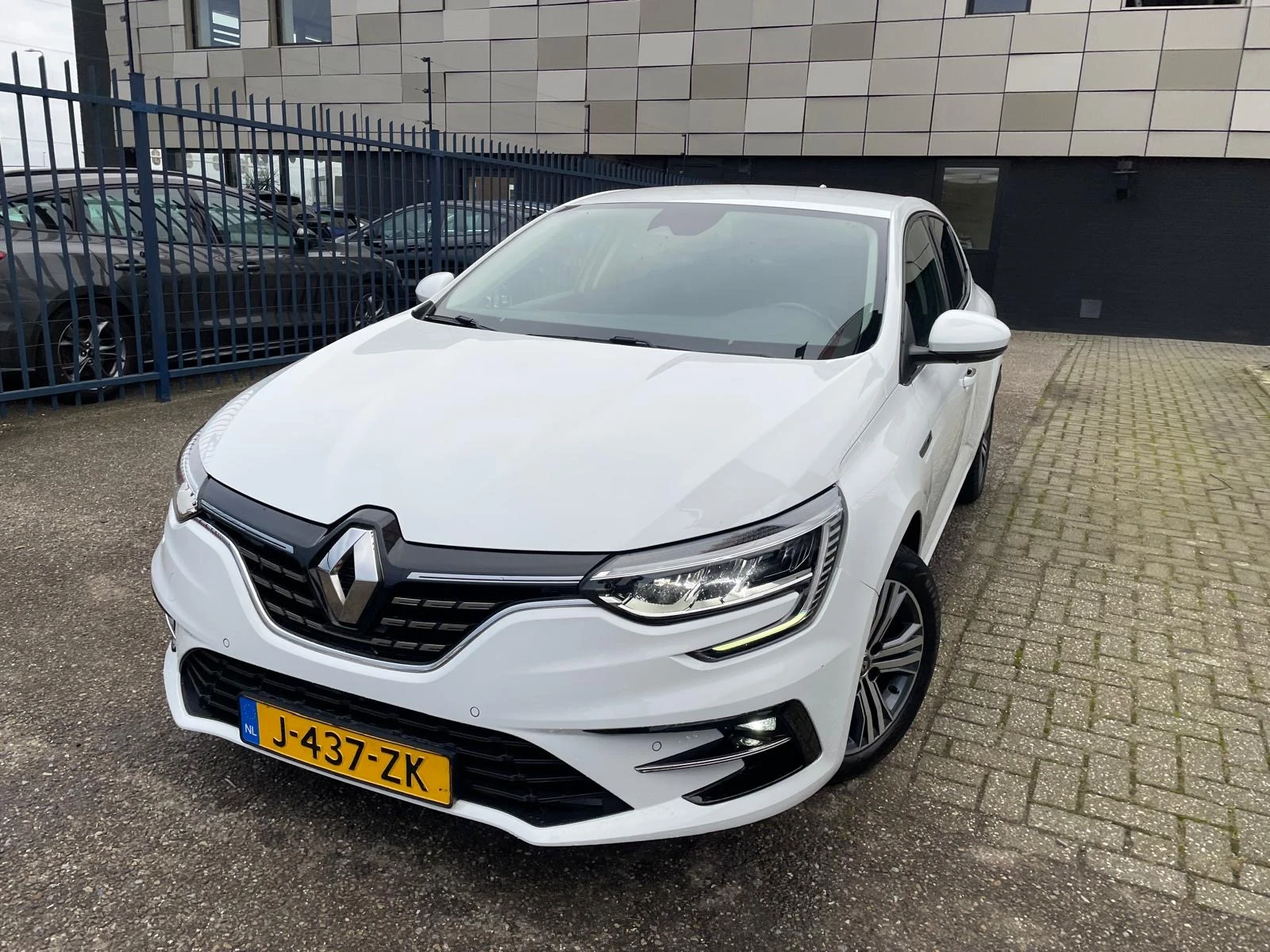 Renault Megane 1.3 TCe Intens , снимка 6 - Автомобили и джипове - 54205285