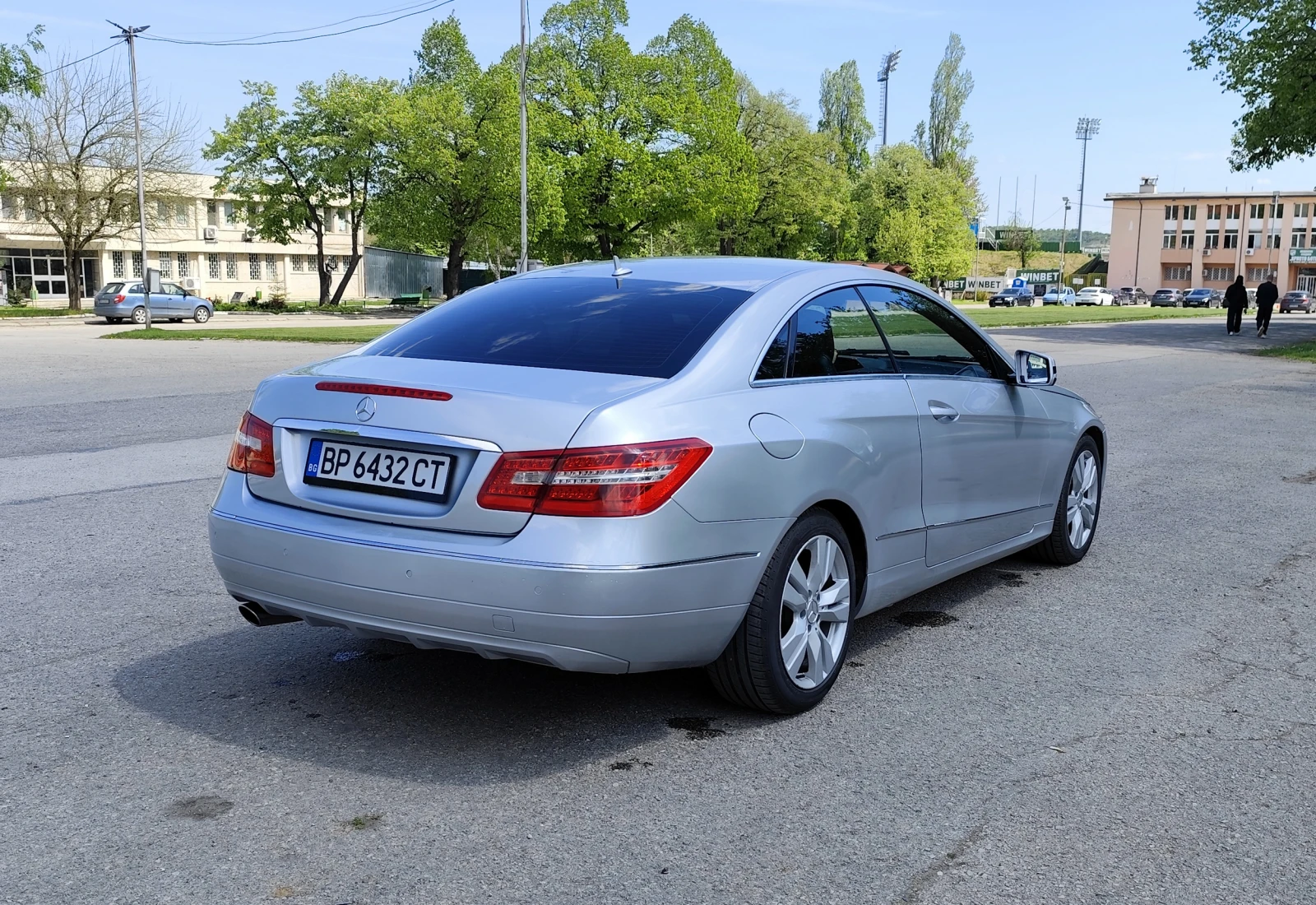 Mercedes-Benz E 250 купе, снимка 7 - Автомобили и джипове - 54311460