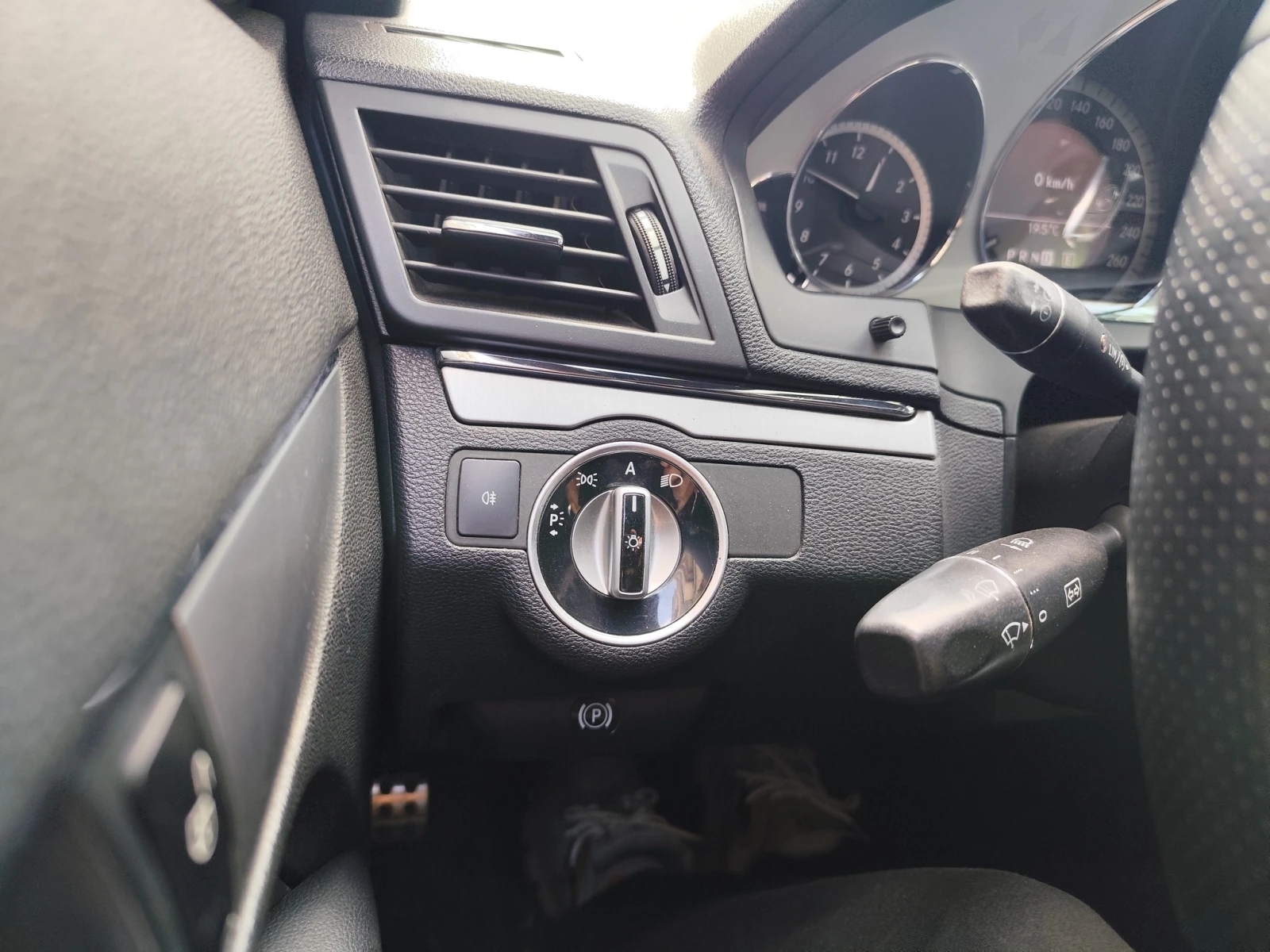 Mercedes-Benz E 250 купе, снимка 12 - Автомобили и джипове - 54311460