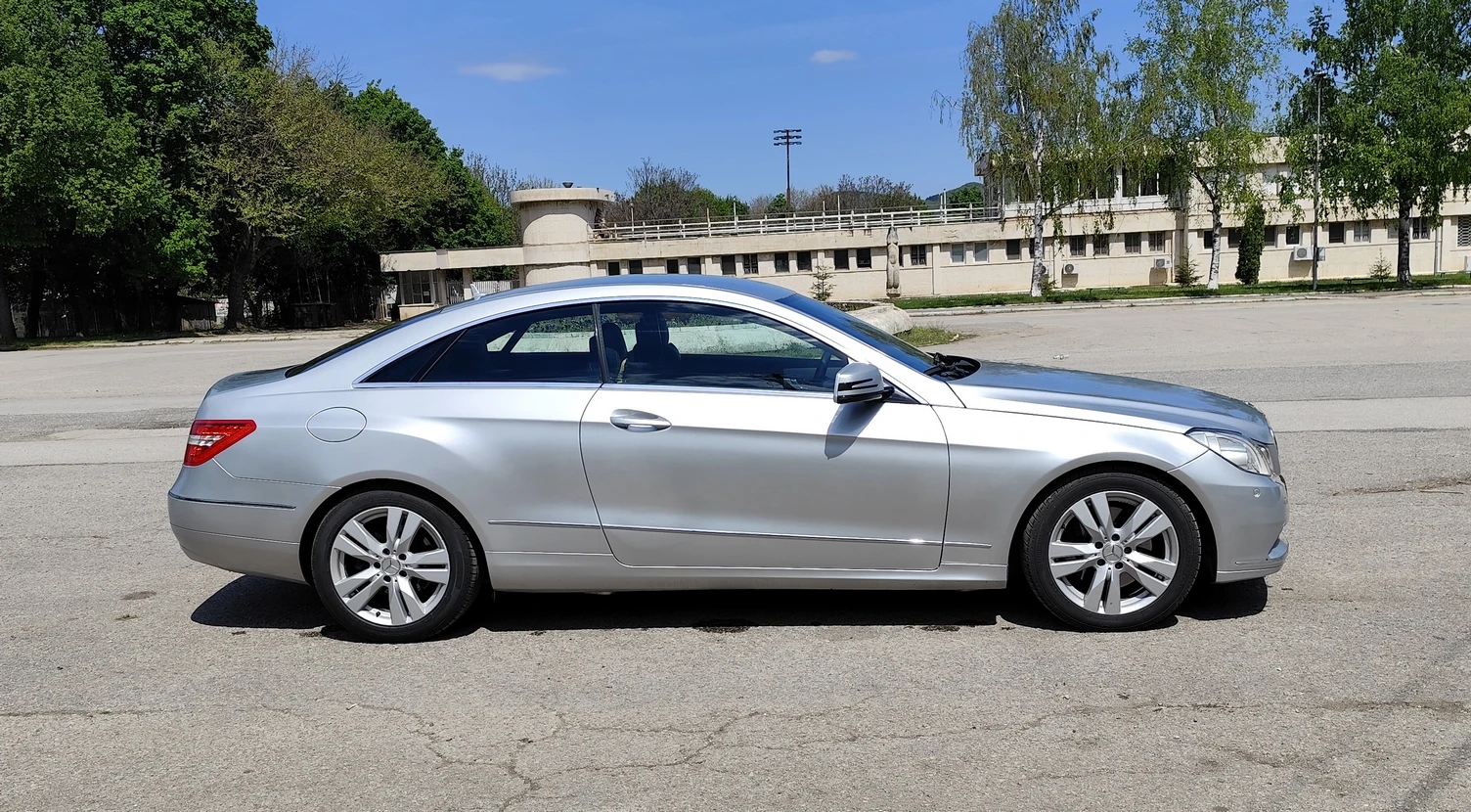 Mercedes-Benz E 250 купе, снимка 3 - Автомобили и джипове - 54311460